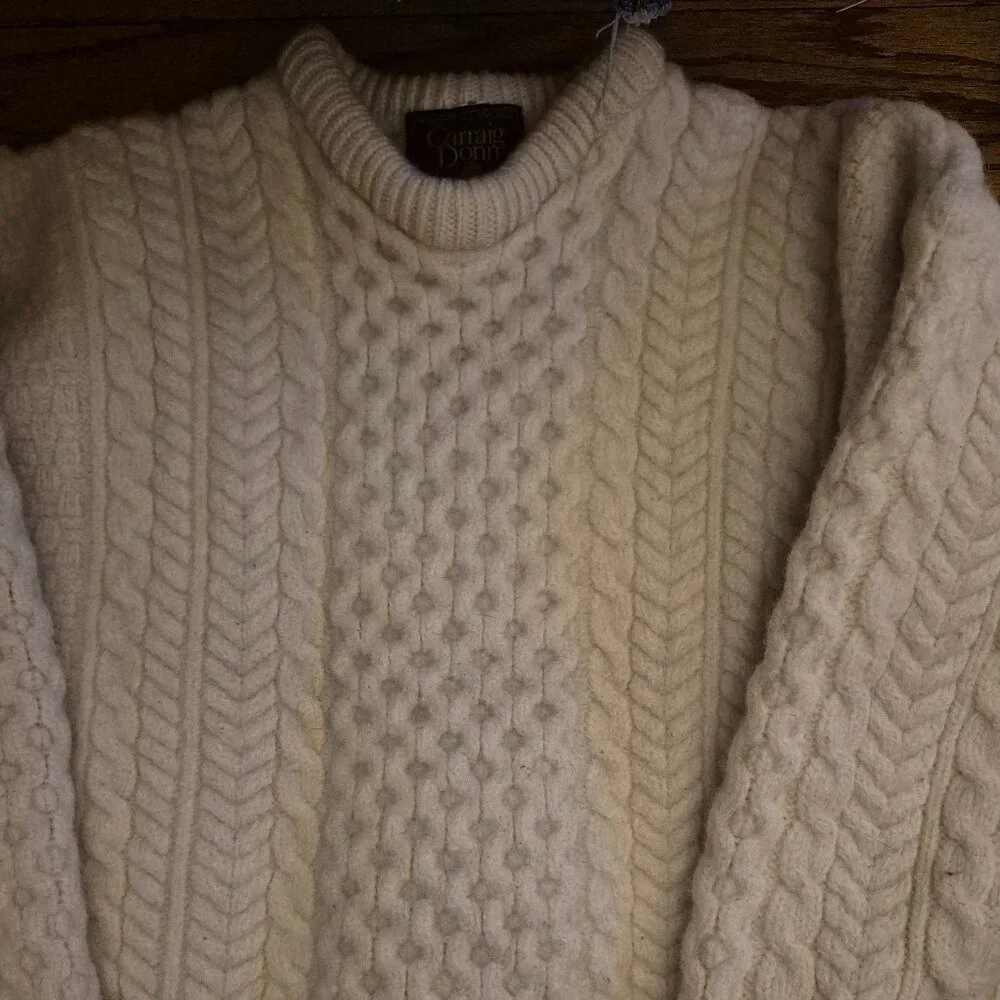 100% Merino Wool Unisex Carraig Donn Cable Knit Crewneck Sweater Made in Ireland - Picture 1 of 3